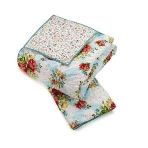New Pioneer Woman King Quilt with Two king pillow shams